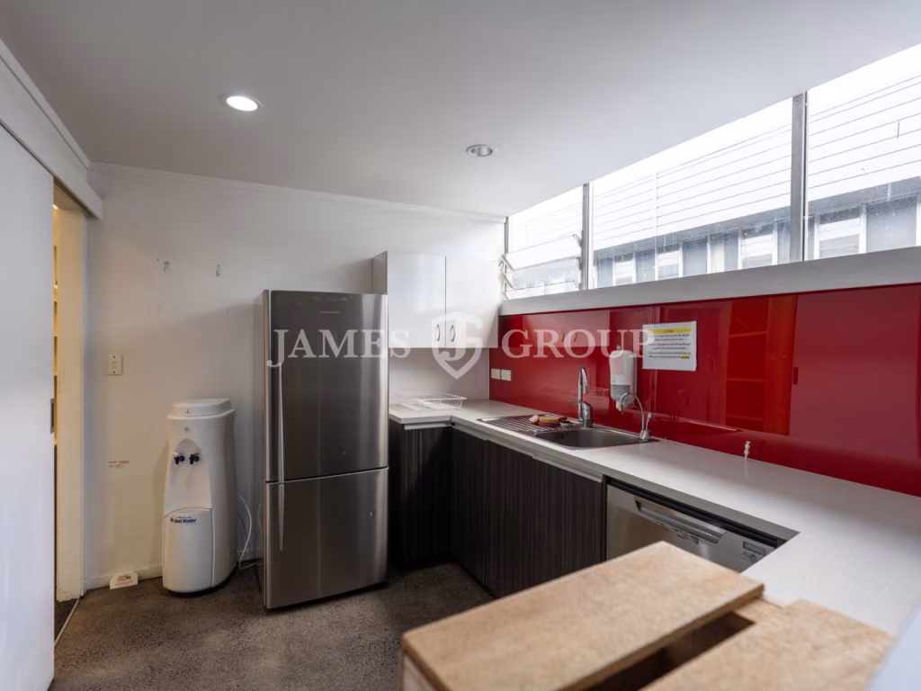 600sqm Kingsland Office With Roller Door