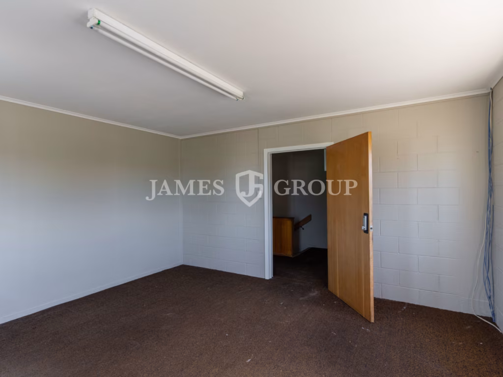 For Sale – Vacant High Stud Warehouse & Yard