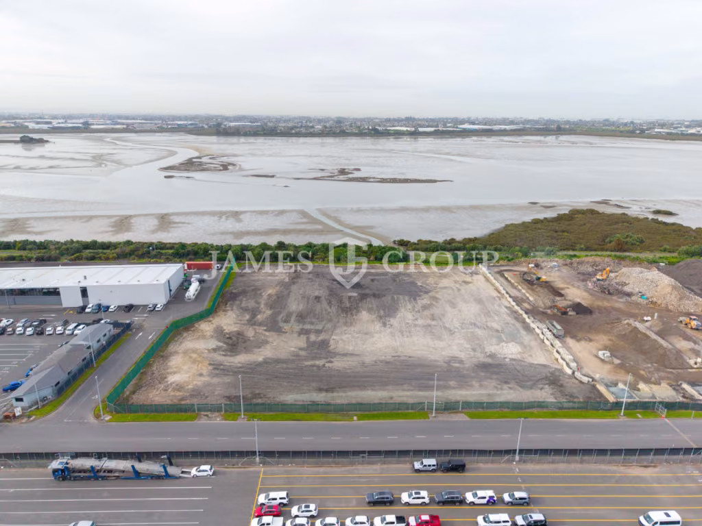 Heavy Industry Yard With Power & Water
