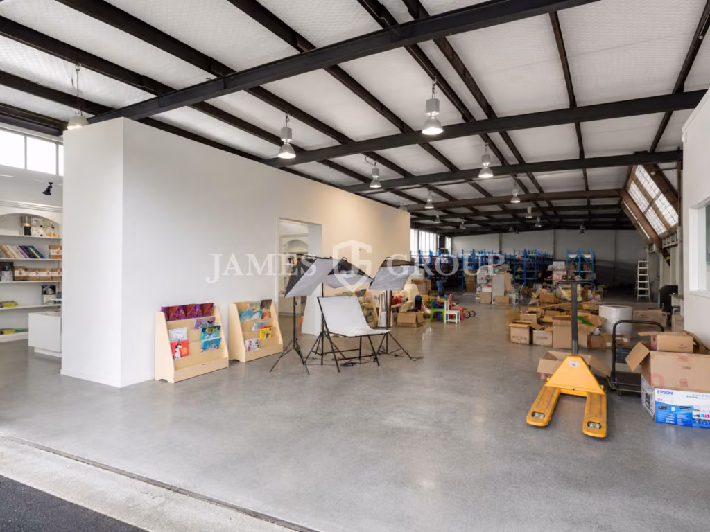 Prime Mixed-use Freehold Asset – Vacant Possession