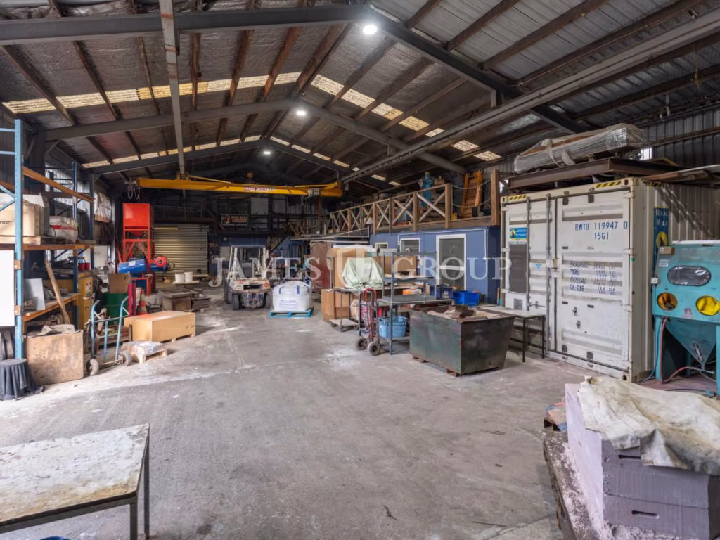Patiki Road Gantry Warehouse + 3 Phase Power