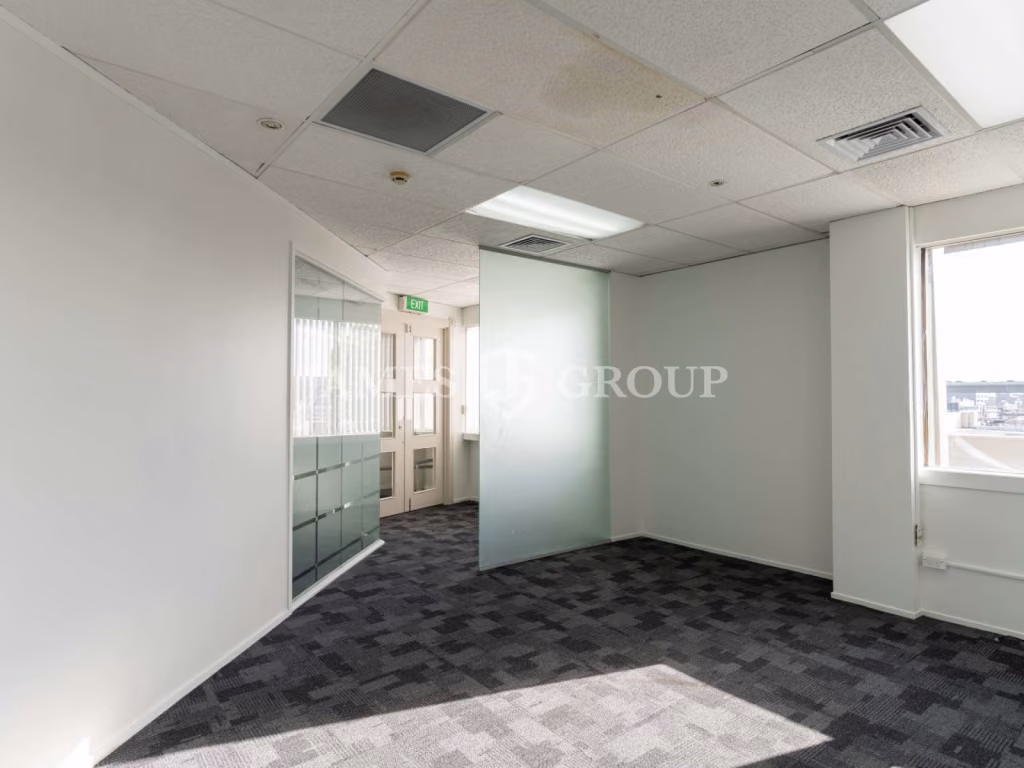 Charming 119m² Office In Epsom With Natural Light