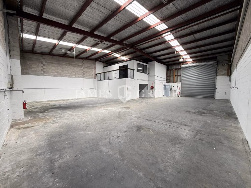 Freshly Refurbished Unit In Central East Tamaki