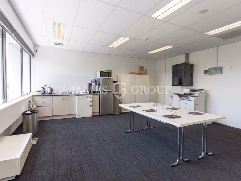 230m² Office With Parking In Central Ellerslie