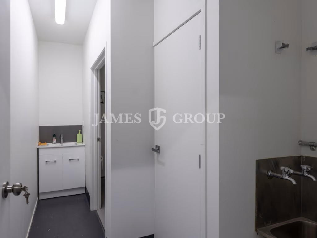 Modern Secure Industrial Unit – 164m²