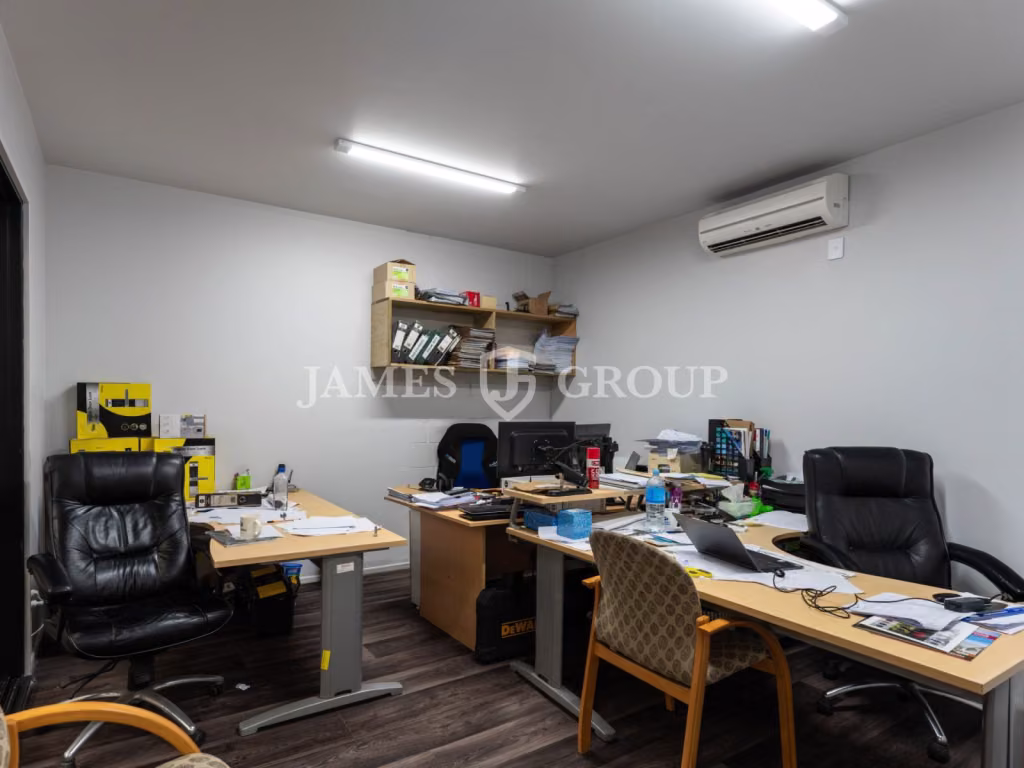 800sqm High Stud Industrial | 2.5km From Motorway