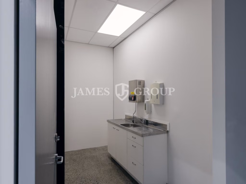 620m² A-grade Penrose Unit | Motorway Profile