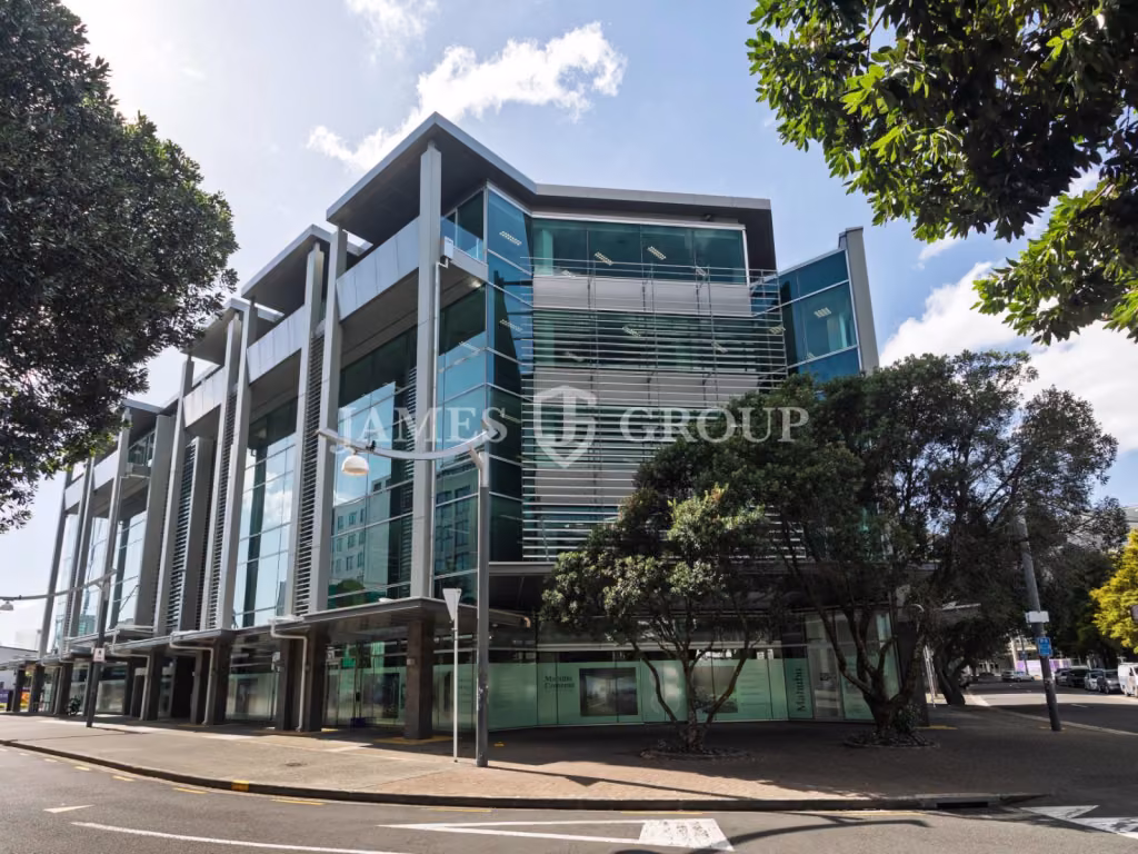 Large 1,680m² Office Floor With Signage Rights