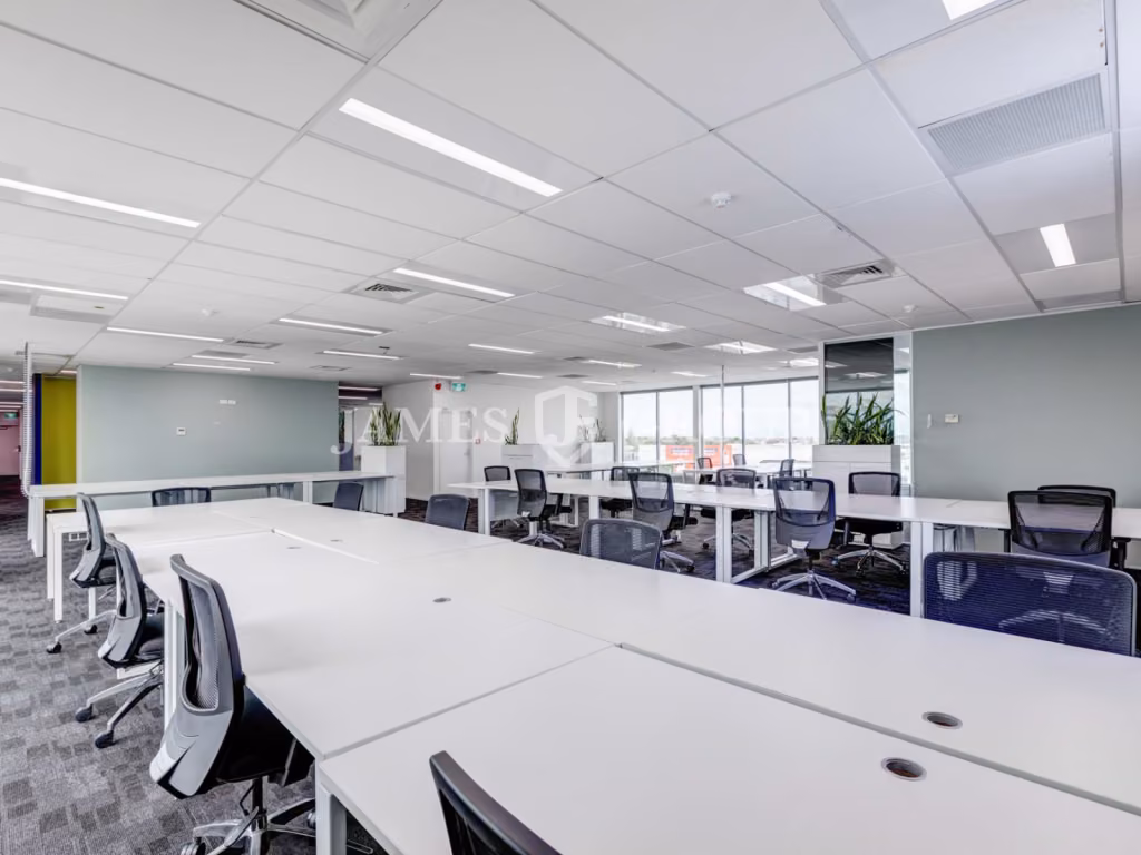 648m² Office With Fit-out & Easy Access