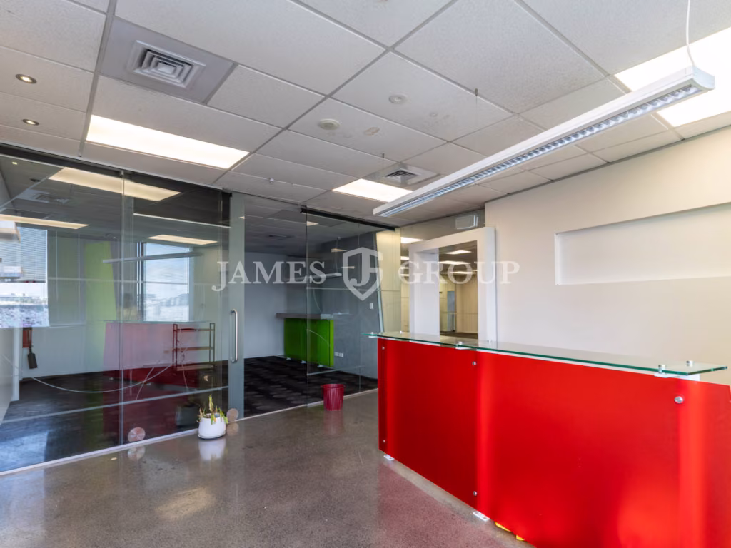 600sqm Kingsland Office With Roller Door