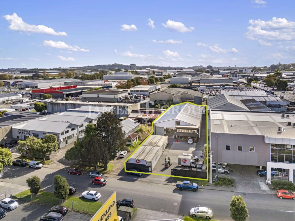 1,811m² Penrose Industrial With Yard
