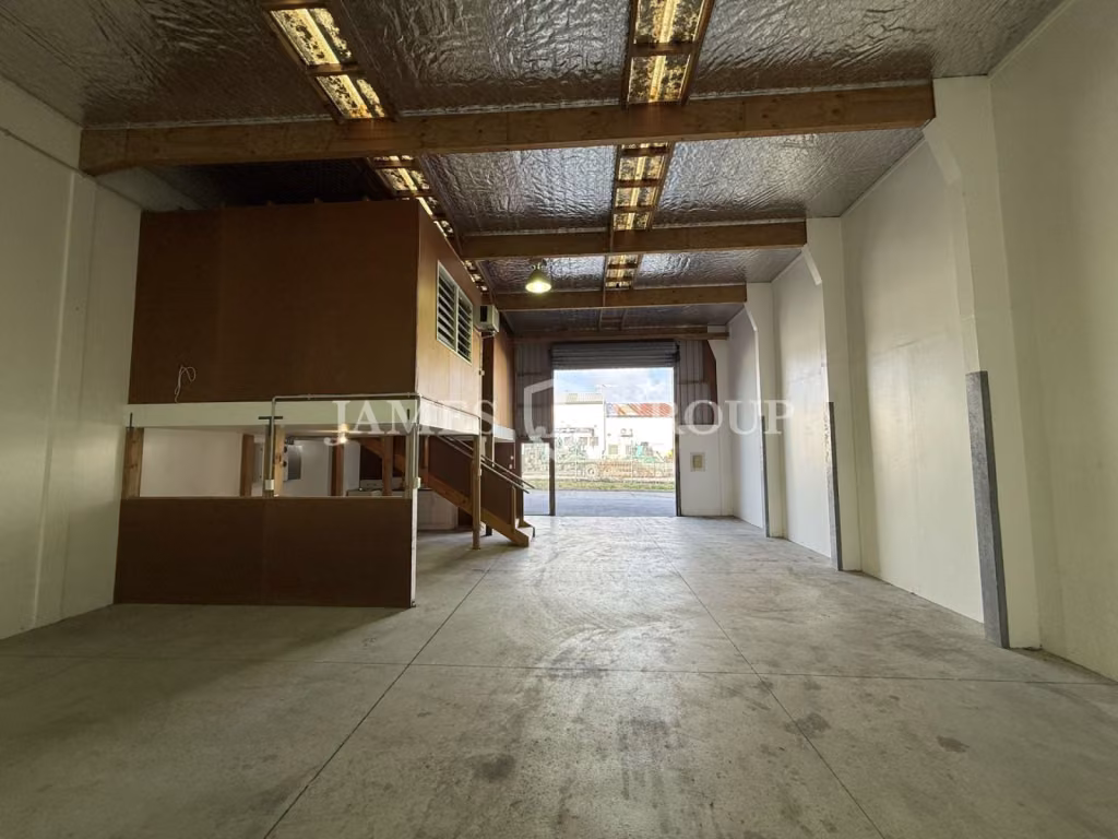 370sqm Industrial Unit – Minimal Office