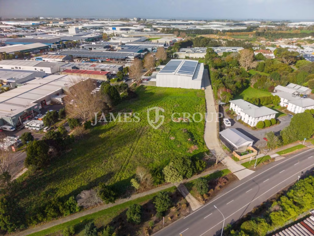 Brand New High-stud Unit – Drive-through Access