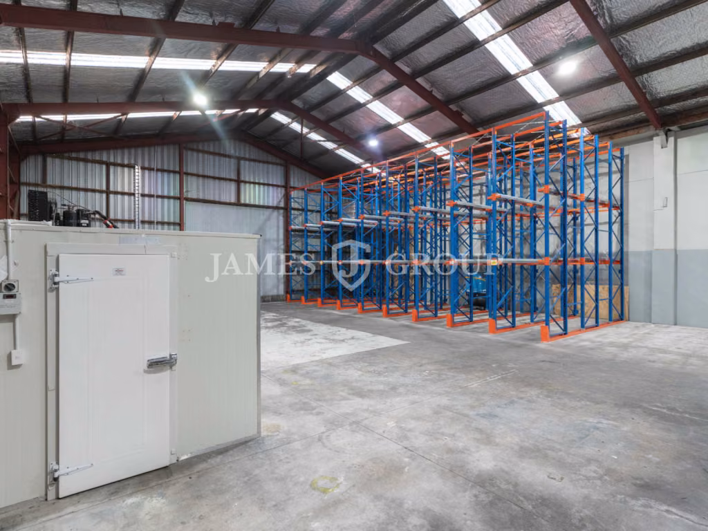 600sqm High Stud Industrial With Yard!
