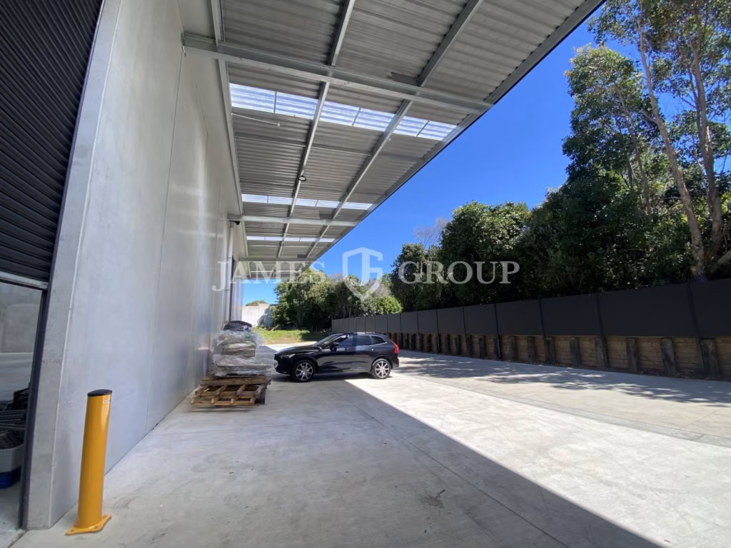 Brand New High-stud Unit – Drive-through Access