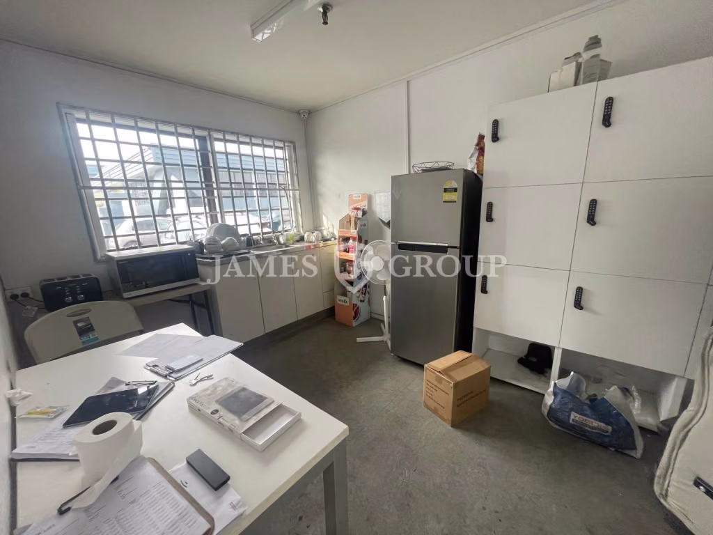 800m² High Stud Warehouse | 3 X Roller Doors