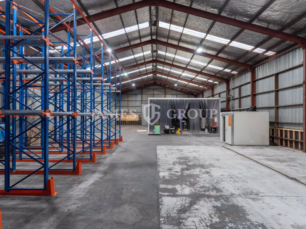 600sqm High Stud Industrial With Yard!