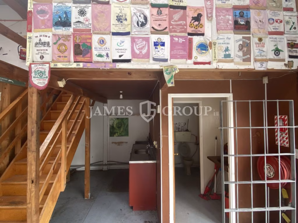 Tidy 142m² Warehouse In Fully Gated Complex