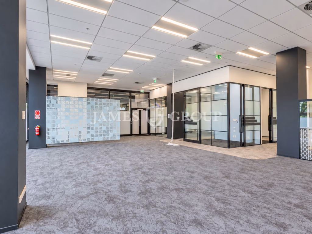 Well-presented Cbd Fringe Workspace
