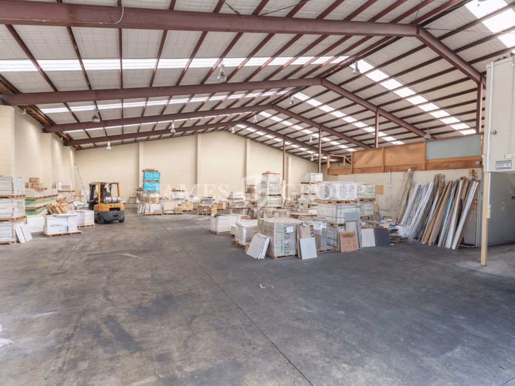 1,080m² Building | 725m² Yard | Mpi Approved