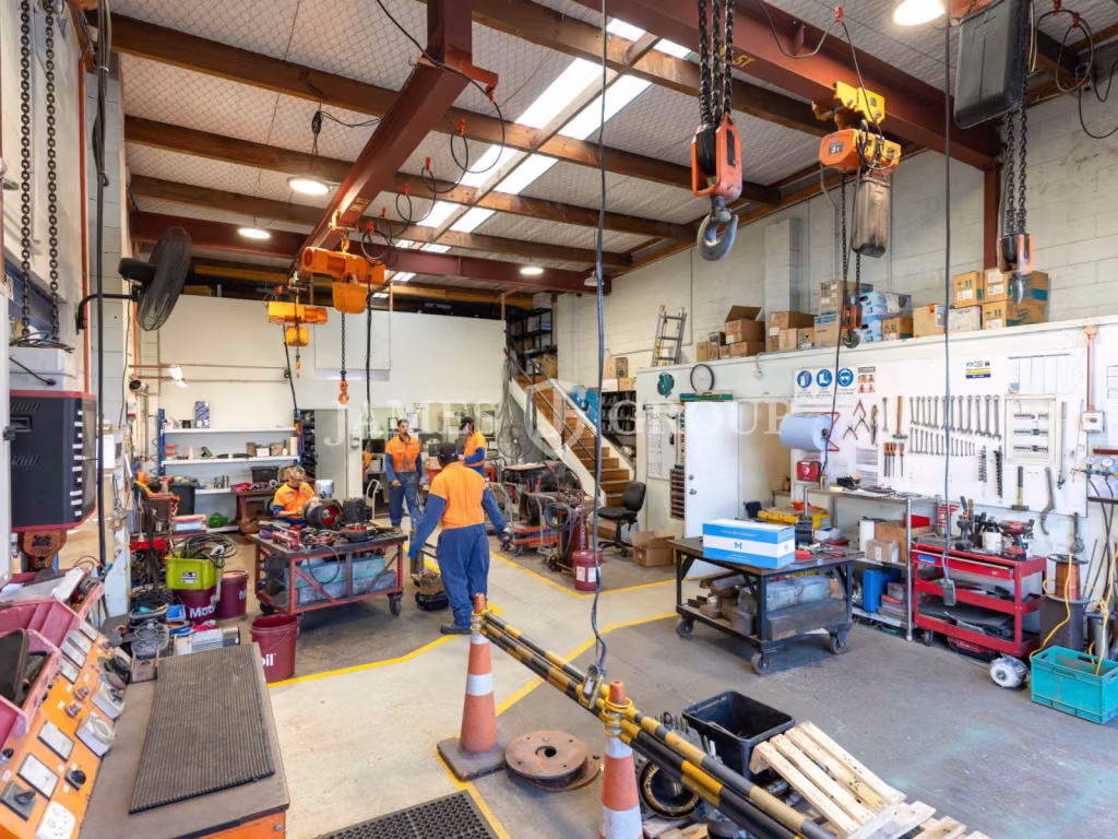 Gantry Crane-equipped Unit In Prime Wiri Location