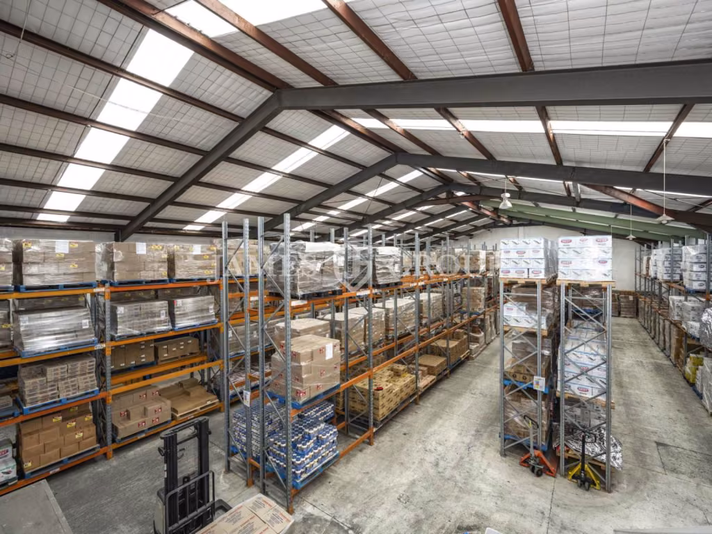 1,811m² Penrose Industrial With Yard