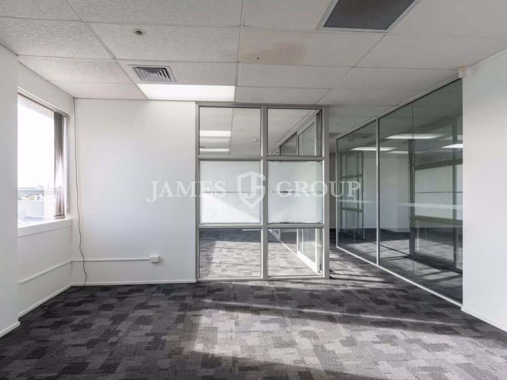 Charming 119m² Office In Epsom With Natural Light