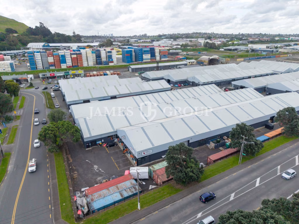 High-profile Trade Unit With Yard