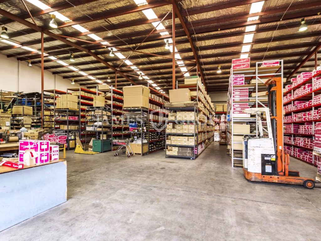 2,013m² Functional Mt Wellington Facility
