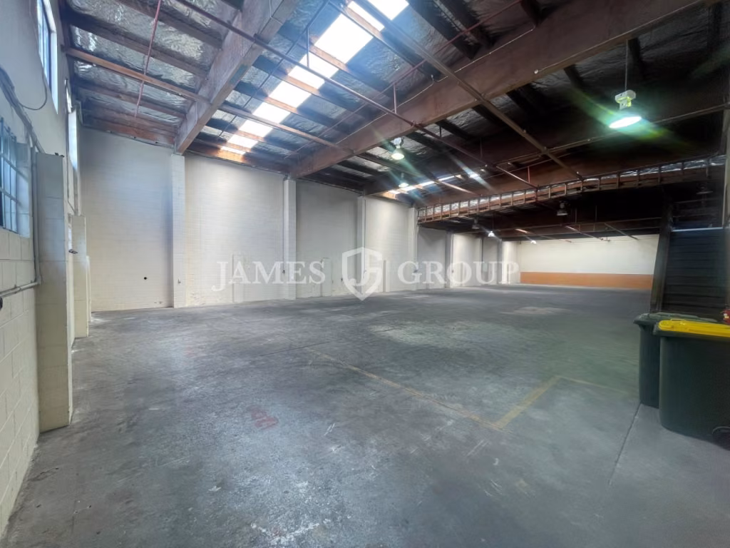 789sqm Prime Patiki Road Warehouse + 12 Carparks
