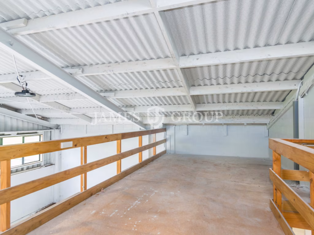 Tidy 122m² Industrial Unit In Papakura