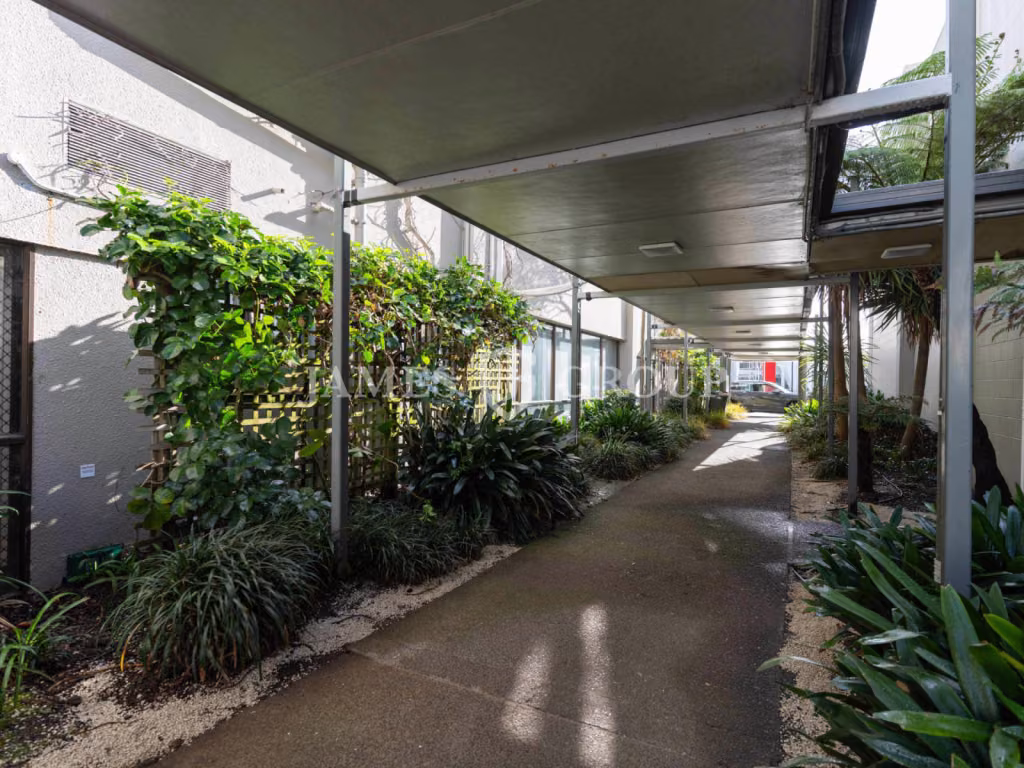 Charming 119m² Office In Epsom With Natural Light