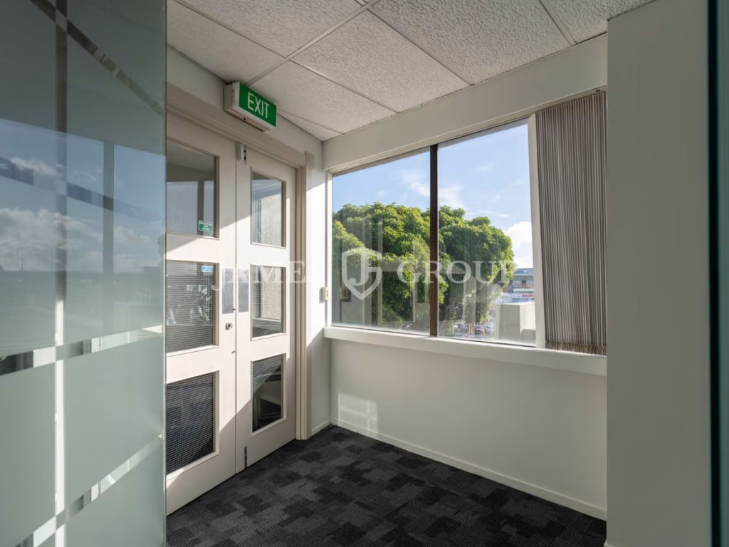 Charming 119m² Office In Epsom With Natural Light