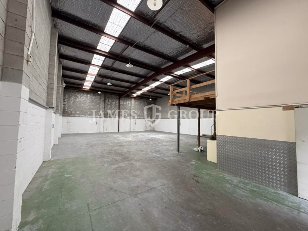 370sqm Industrial Unit – Minimal Office