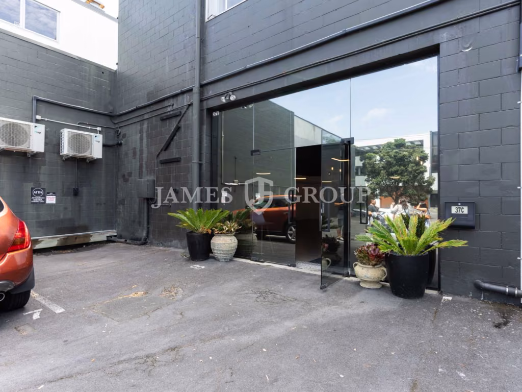 Well Located 328m² Office Space