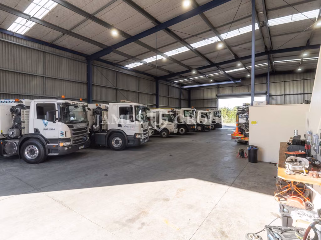 Drive Through Warehouse | 1.5km From Motorway