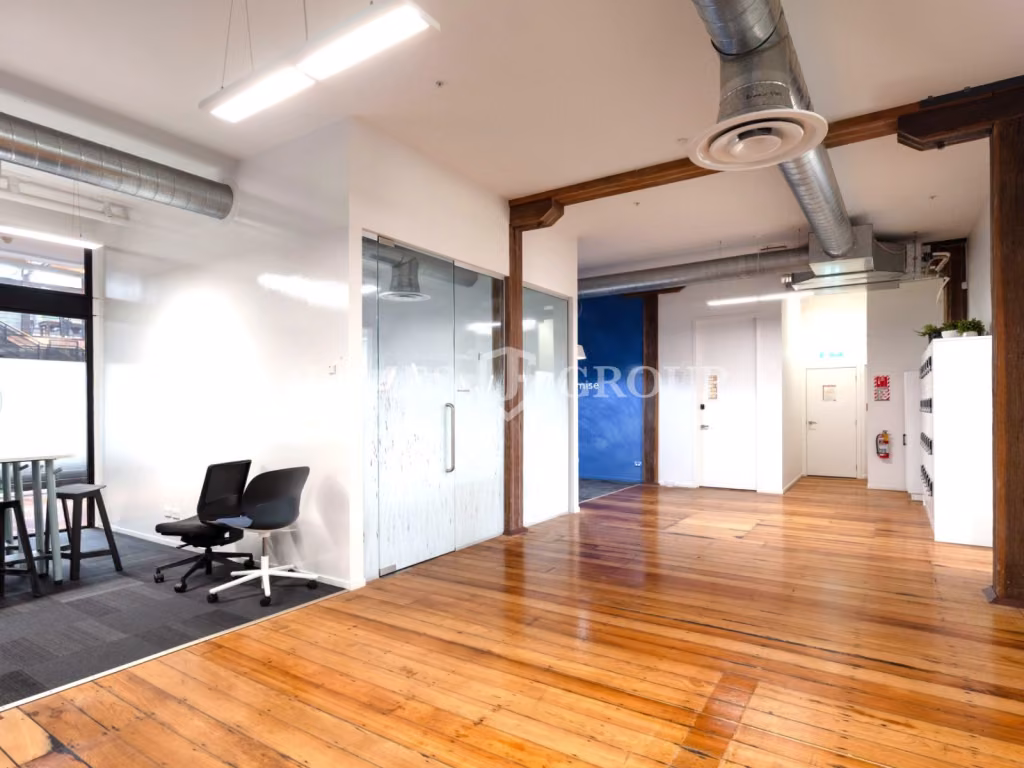Character Office With Parking On The Strand
