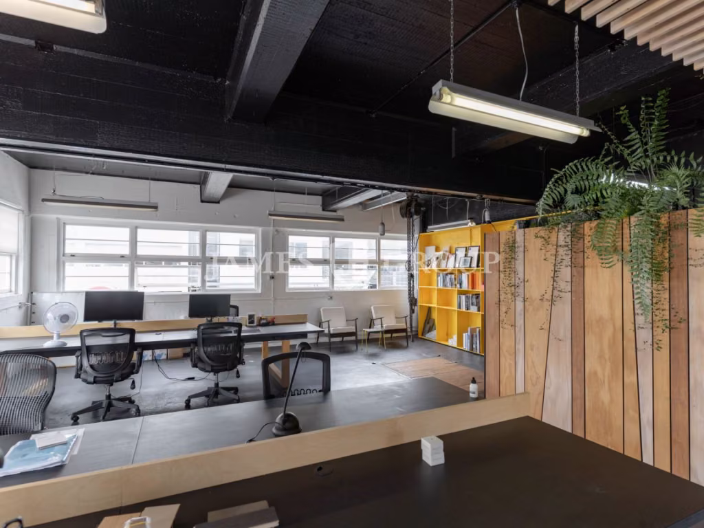 Newmarket Character 88m² Office