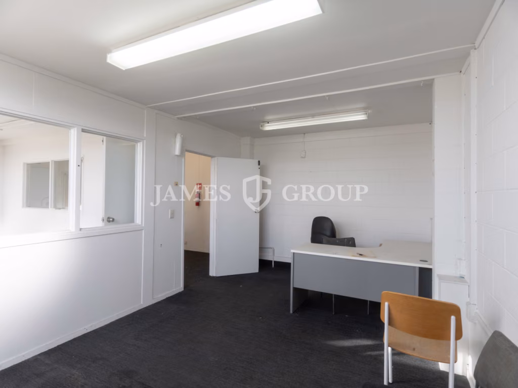 338m2 High-stud Industrial Unit With Parking