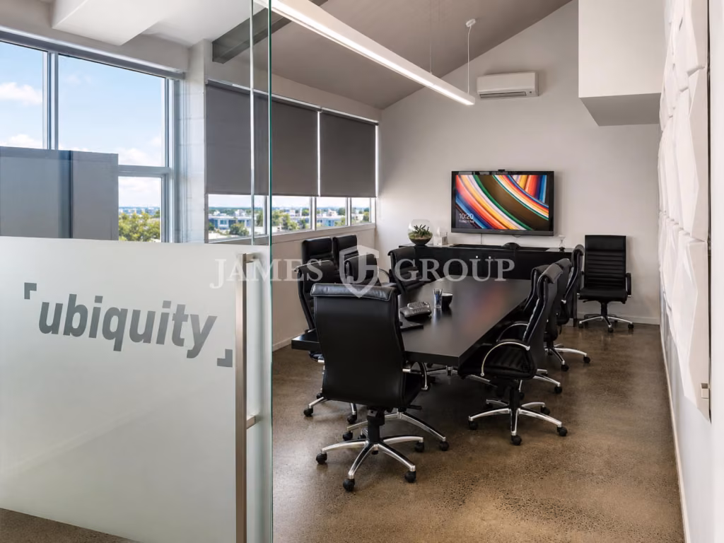 Character Kingsland Office With Deck