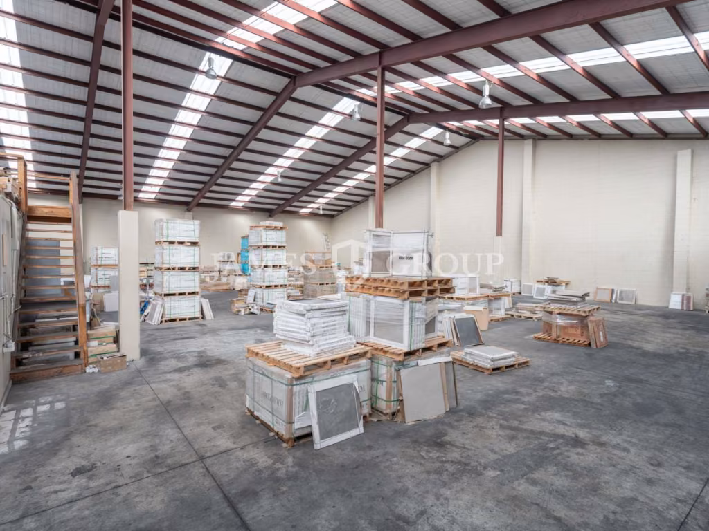 1,080m² Building | 725m² Yard | Mpi Approved