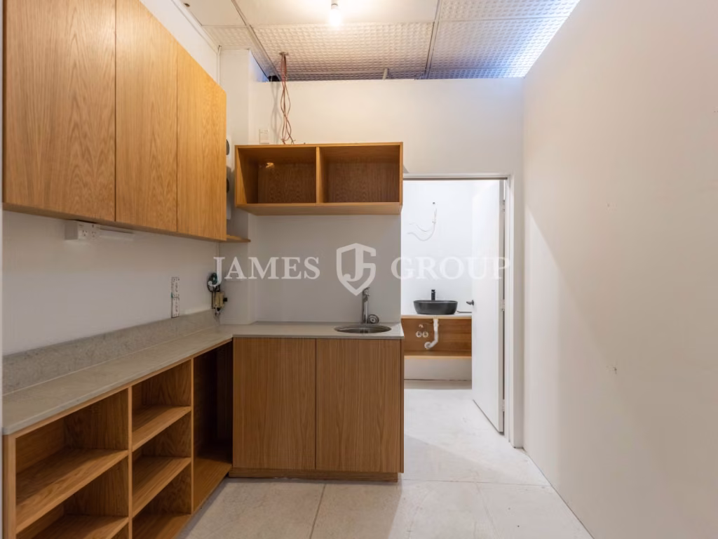 Prime Parnell Showroom With Street Appeal