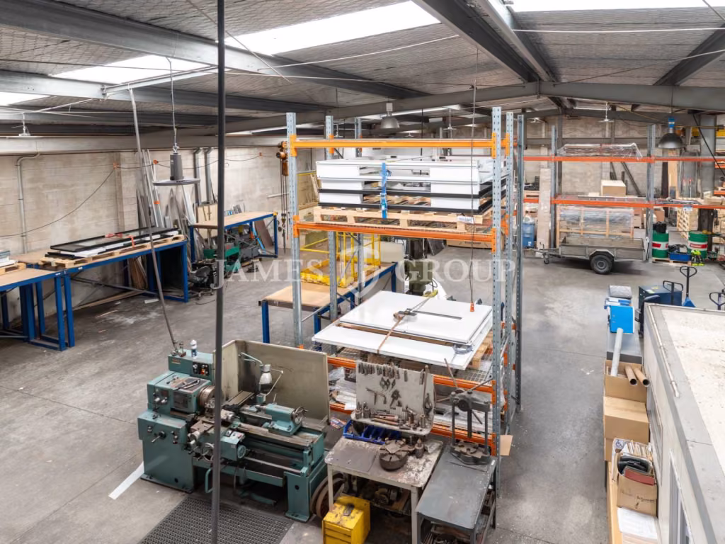 980m² Gantry Warehouse + Parking | Paramount Drive