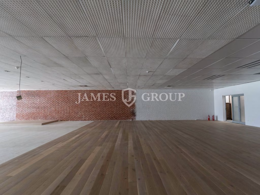 Prime Parnell Showroom With Street Appeal