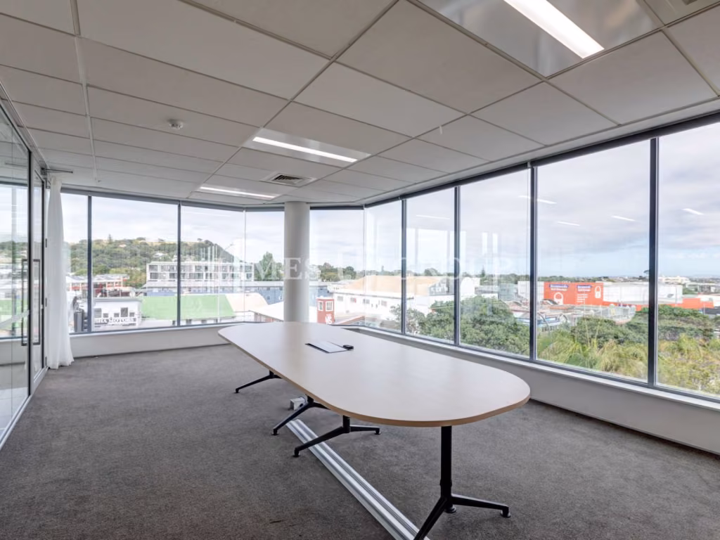 648m² Office With Fit-out & Easy Access
