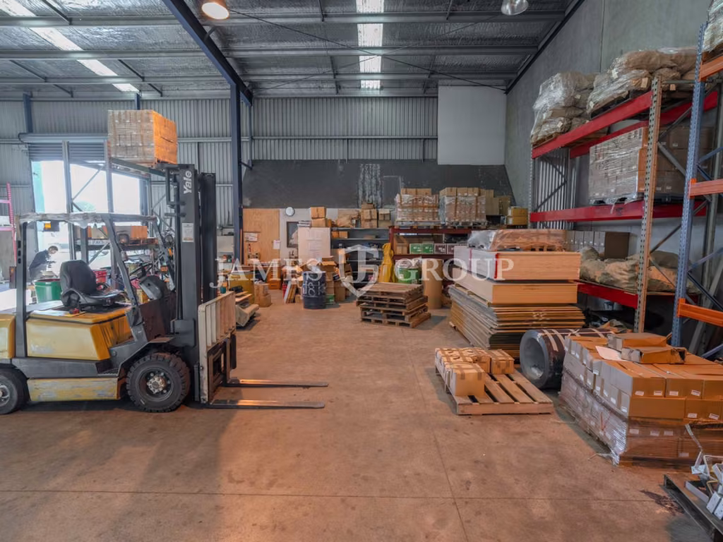 High Stud, Clear Span 400m² Warehouse | Takanini