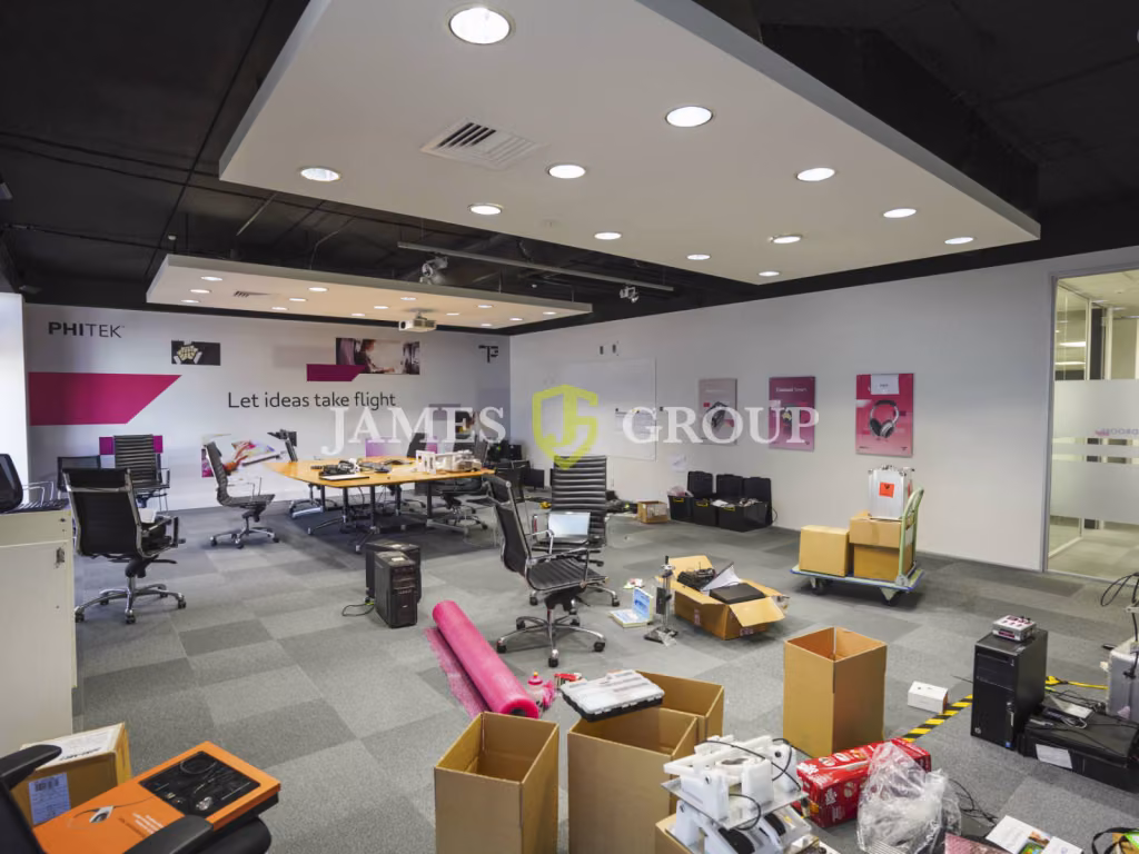 Full Floor With Impressive Fit-out