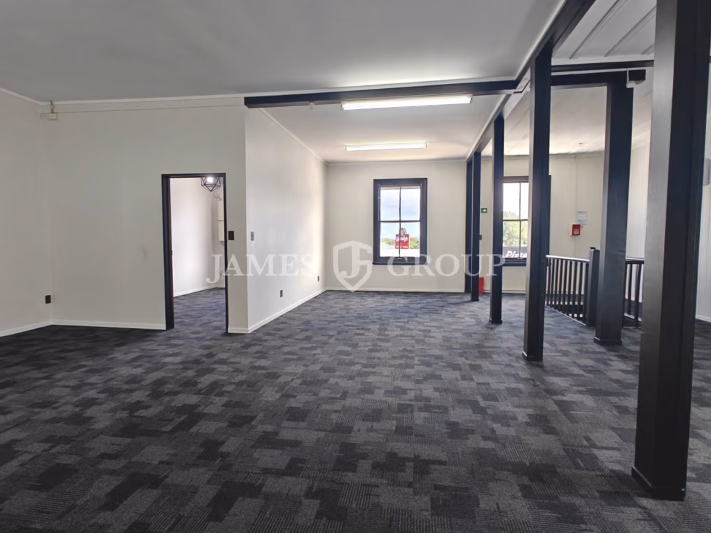 High-exposure Office On Dominion Road