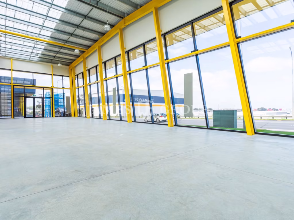 961sqm Penrose Retail With Massive Profile