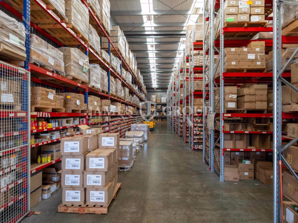 High-stud Mangere Facility – Fully Racked & Ready